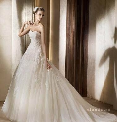 Свадебное платье с кружевом на корсете от Pronovias.Есть в наличии цвета айвери цена: 35000.
