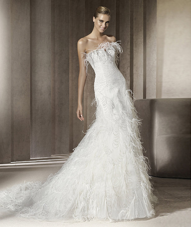 Эксклюзивная модель Eneida от La Sposa.Платье необычное для необычных невест.С перышками. цена : 40000